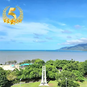 Luxury Seaview Apartment Cairns